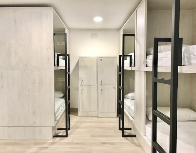 Quartier Leon Hostel Jabalquinto Екстер'єр фото
