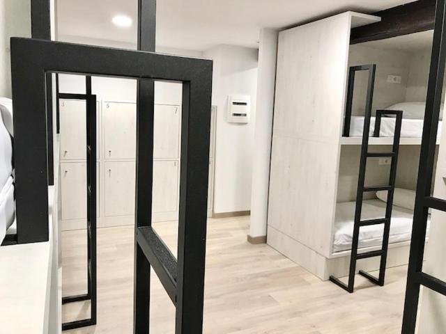 Quartier Leon Hostel Jabalquinto Екстер'єр фото