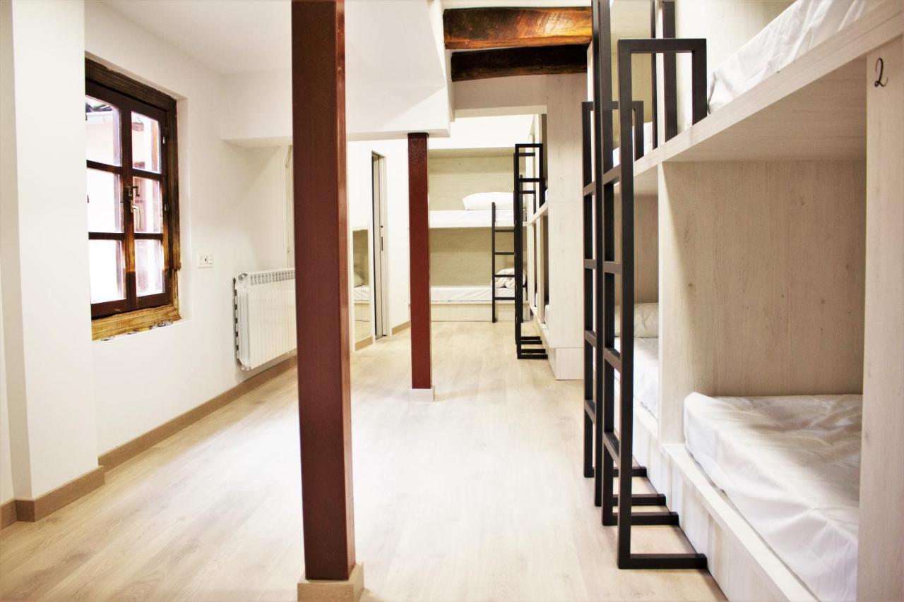 Quartier Leon Hostel Jabalquinto Екстер'єр фото