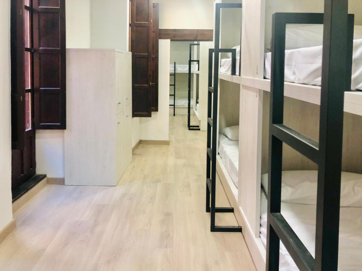 Quartier Leon Hostel Jabalquinto Екстер'єр фото