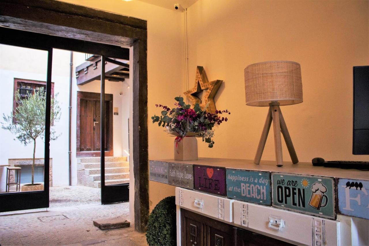 Quartier Leon Hostel Jabalquinto Екстер'єр фото